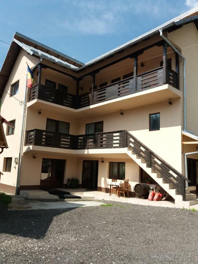 Lip Si Ely Dîmbovicioara Exterior foto